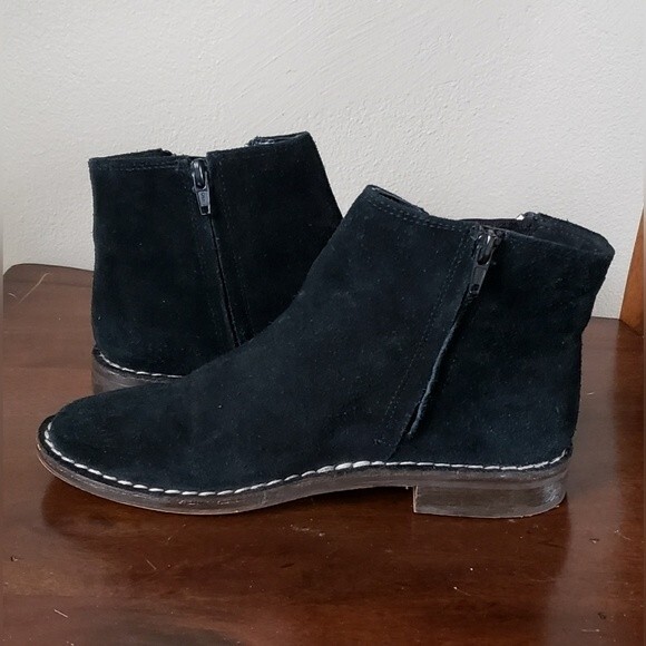 Clark Somerset Black Suede Ankle Bootie Size 7.5 - Picture 5 of 9